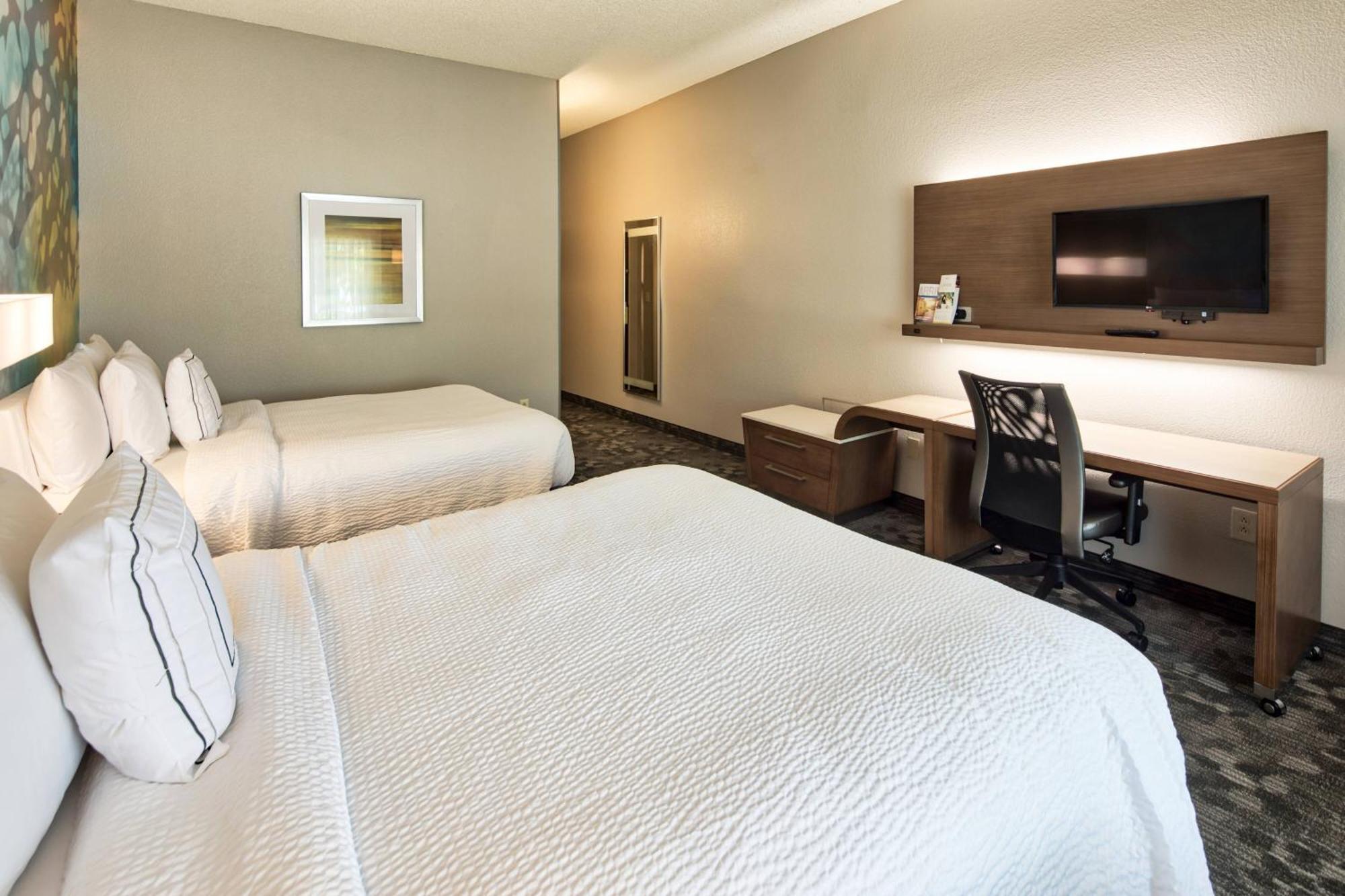 מלון Courtyard By Marriott רוק היל מראה חיצוני תמונה