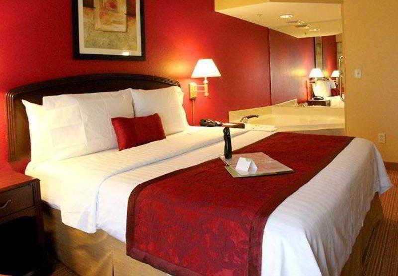 מלון Courtyard By Marriott רוק היל מראה חיצוני תמונה